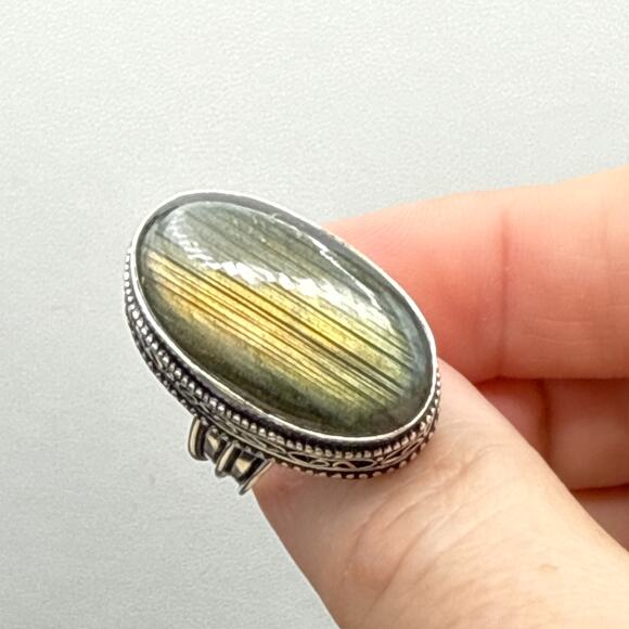 Handcrafted Labradorite Ring Size 7.5 Green Yellow Cabochon Silver Tone Band - Picture 3 of 10